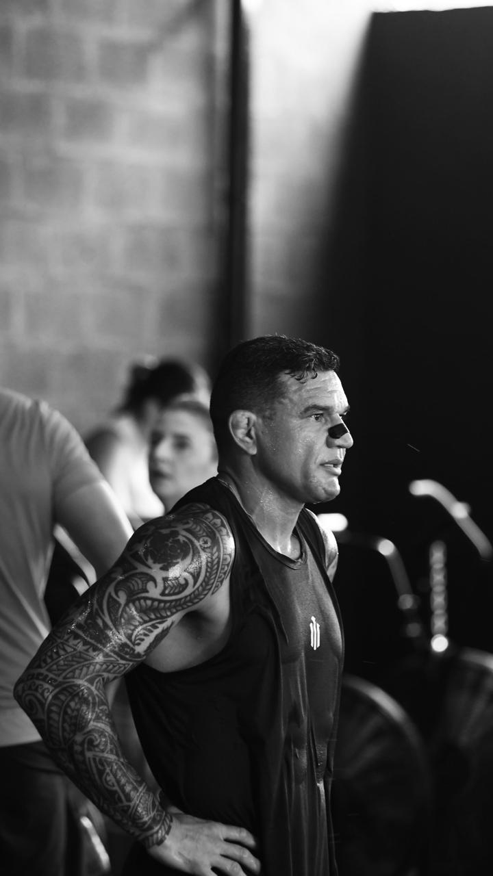 Atleta treinando na academia com o tape nasal Aero 1
